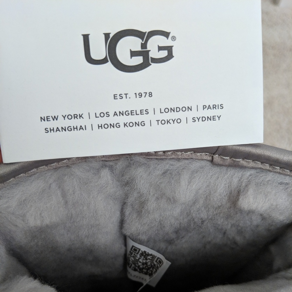New! UGG Classic Short Sparkles Sequins Boots Gold - Picture 4 of 8